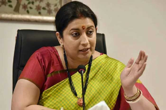 लोकतंत्र नहीं, गांधी परिवार की 2 हजार करोड़ की संपत्ति को बचाने का प्रयास कर रही है कांग्रेस : स्मृति ईरानी